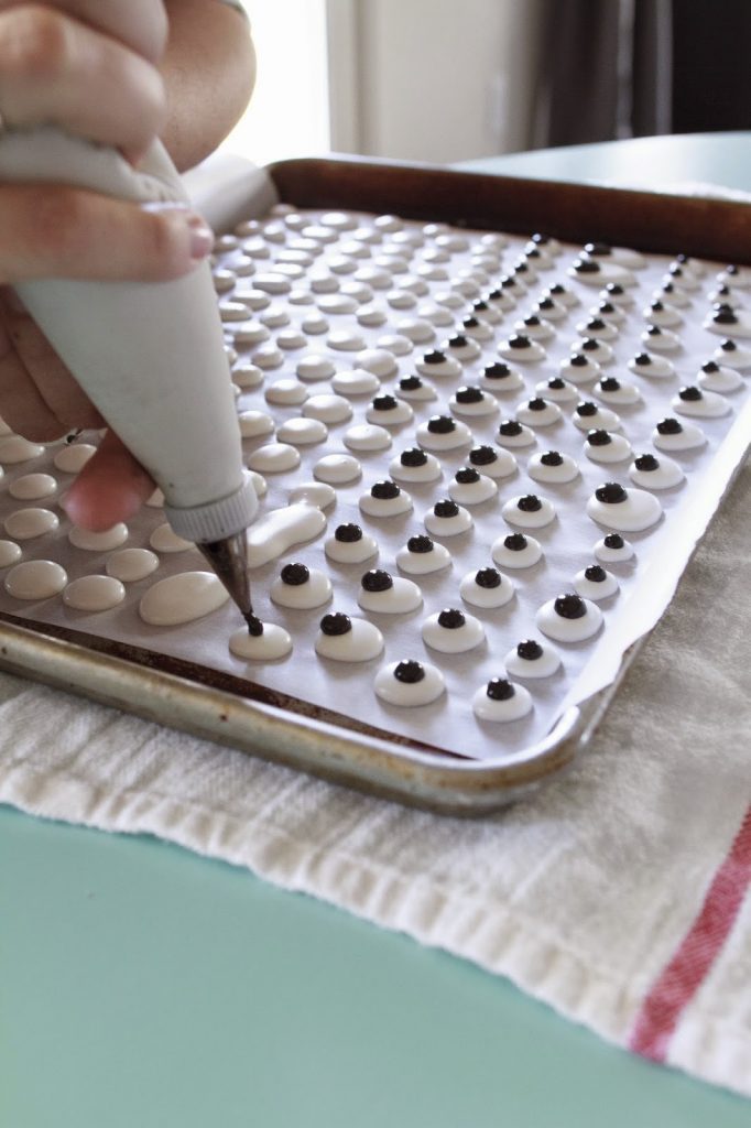 Making Your Own Googley Candy Eyes For Halloween Treats