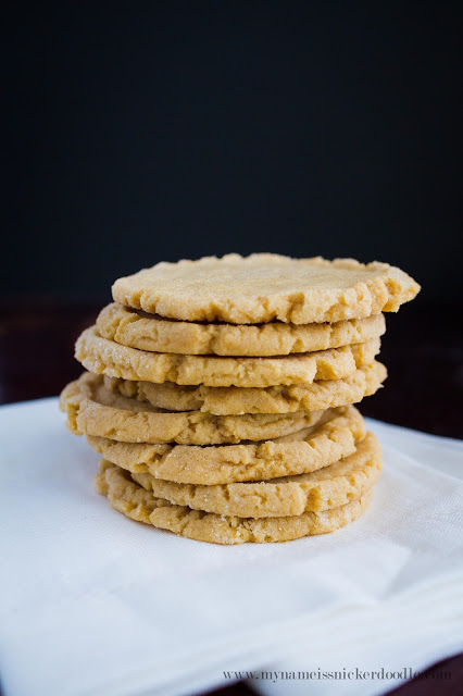 Super simple and easy Peanut Butter Cookies! Soooo good! | mynameissnickerdoodle.com Super simple and easy Peanut Butter Cookies! Soooo good! | mynameissnickerdoodle.com