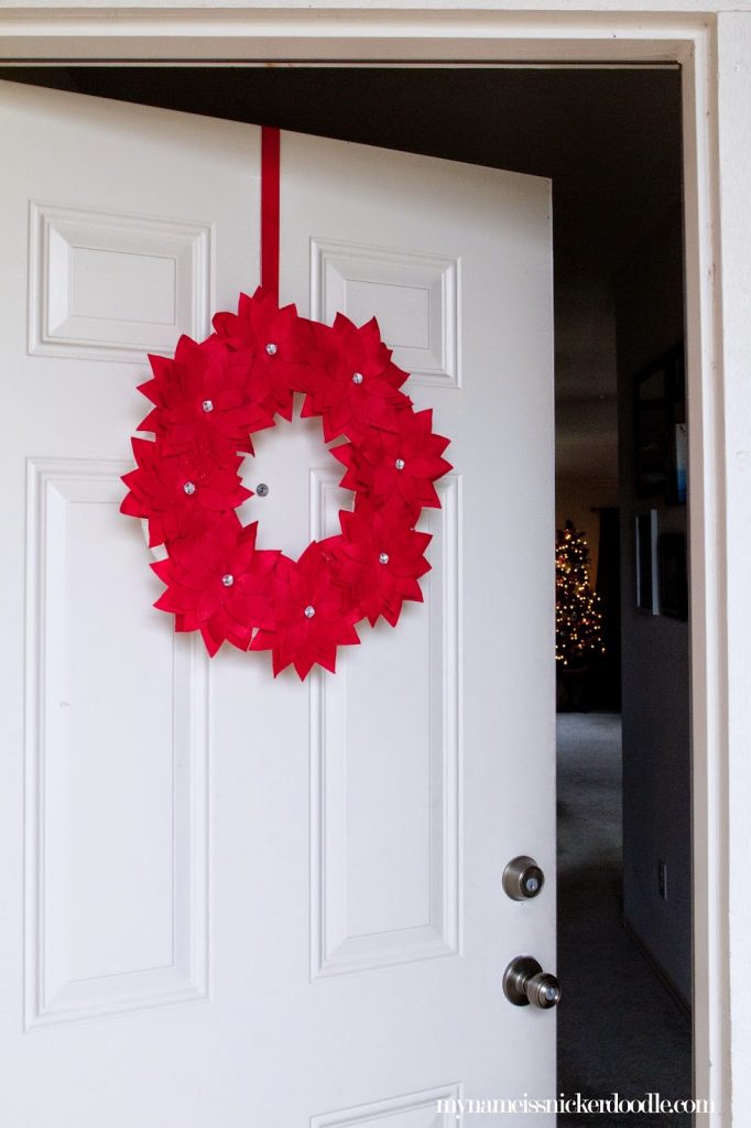 DIY Christmas Felt Poinsettia Wreath | My Name Is Snickerdoodle DIY Christmas Felt Poinsettia Wreath | My Name Is Snickerdoodle