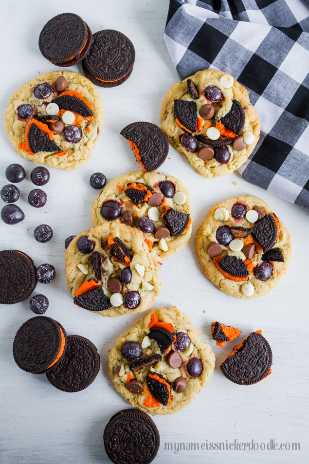 Halloween Oreo Cookies with Oreos, chocolate and white chocolate