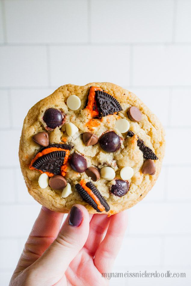 Halloween Oreo Cookies with chocolate and white chocolate