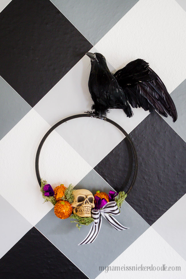 Halloween Wreath DIY with pumpkins, skulls, crows and an embroidery hoop