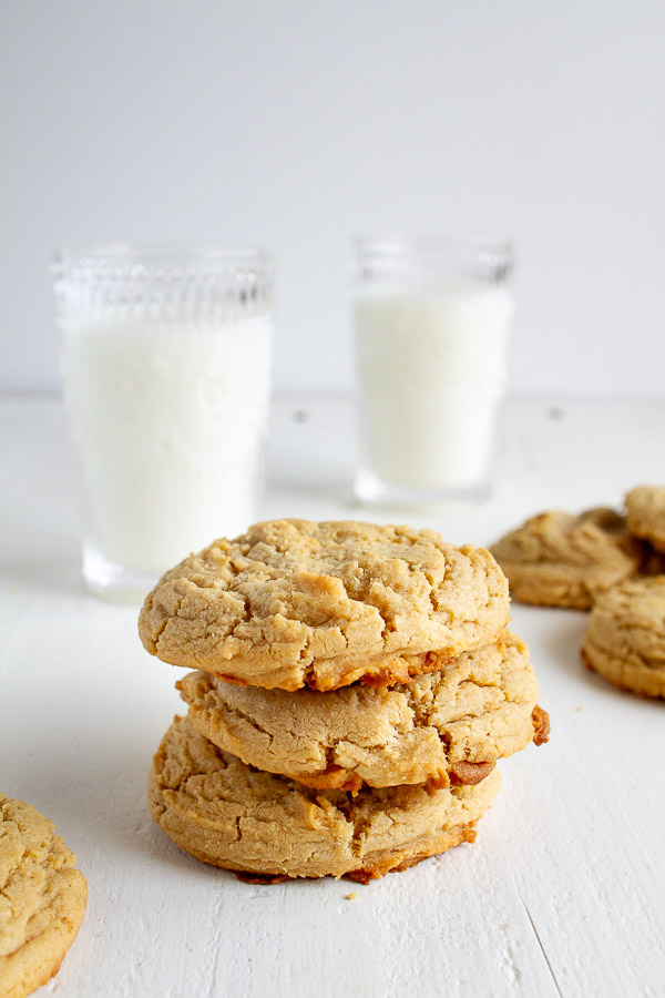 Big and Chewy Peanut Butter Cookies Recipe