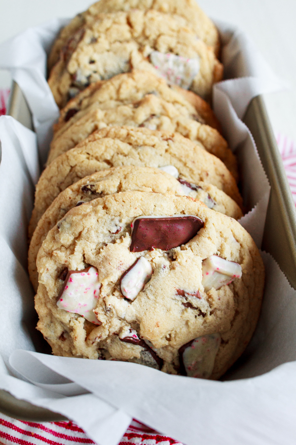 The best Christmas Cookies made with Peppermint Bark
