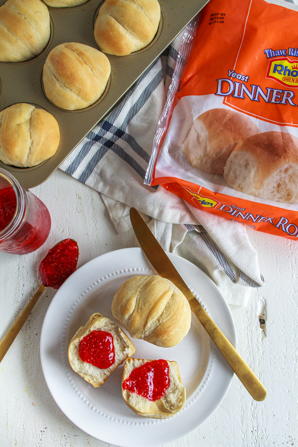 Easy Dinner Rolls that are super easy to make!