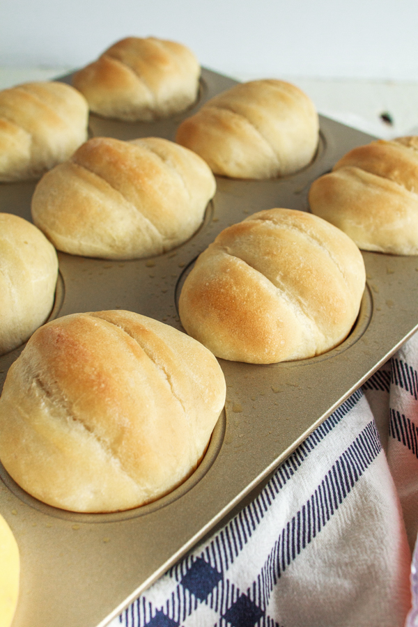 Yummy Easy Dinner Rolls perfect for any meal.